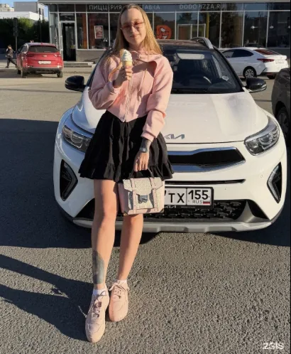 Клиент Вероника со своим автомобилем